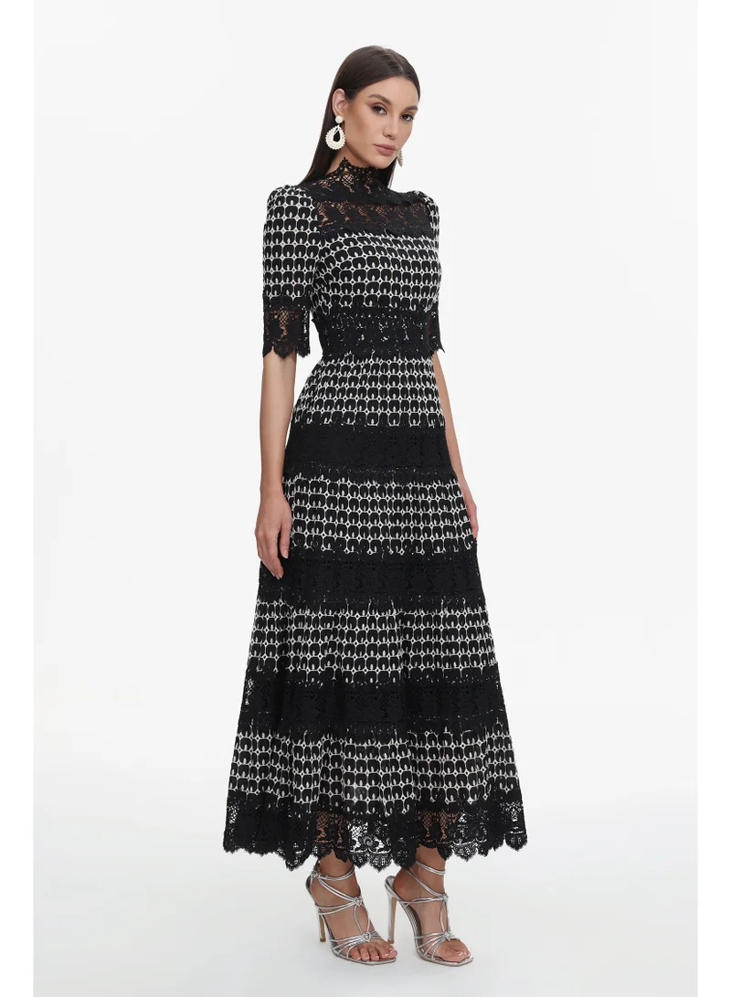 بيلا بارنيت فستان سيدني ريزورت ماكسي دانتيل فضفاض بنصف كم